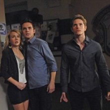 The Secret Circle: Britt Robertson, Thomas Dekker e Louis Hunter  nell'episodio Loner