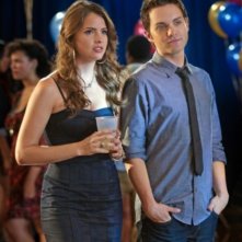 The Secret Circle: Shelley Hennig e Thomas Dekker nell'episodio Loner