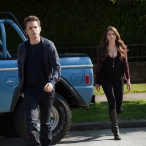 The Secret Circle: Shelley Hennig e Thomas Dekker nell'episodio Slither