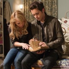 The Secret Circle: Thomas Dekker e Britt Robertson nell'episodio Heather