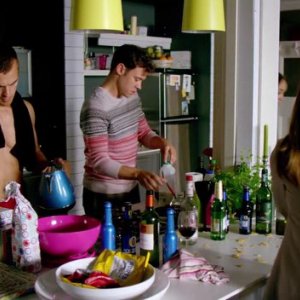 I fantasmi di Bedlam: Theo James e Will Young fanno colazione nel primo episodio 'Il dono di Jed'