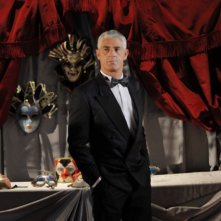 Biagio Izzo elegantissimo in una scenda di Matrimonio a Parigi