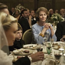 Charlotte Rampling sorride in una scena del film Melancholia