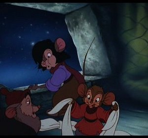 Fievel sbarca in America: una scena con il protagonista e l'amico Tony Toponi