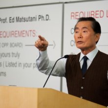 L'amore all'improvviso - Larry Crowne: George Takei alle prese con un discorso in una scena del film