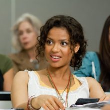 L'amore all'improvviso - Larry Crowne: Gugu Mbatha-Raw sui banchi di scuola in una scena del film