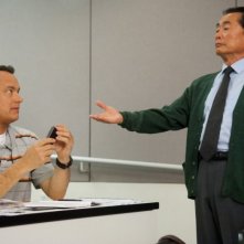 L'amore all'improvviso - Larry Crowne: Tom Hanks e George Takei in una scena del film