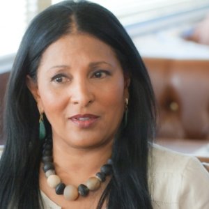 Larry Crowne: Pam Grier in una scena del film