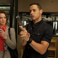Daniel Sunjata insegna a Katherine Heigl a maneggiare gli oggeti del mestiere in One fot the Money