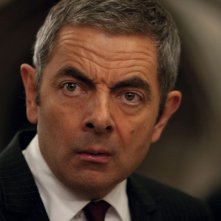 Il simpatico Rowan Atkinson in una scena di Johnny English: La Rinascita