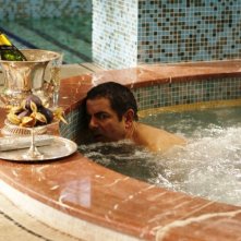 Rowan Atkinson in una scena di Johnny English: La Rinascita