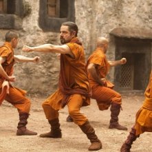 Rowan Atkinson si allena in una scena della commedia Johnny English: La Rinascita