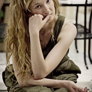 Alba Rohrwacher in una scena di Missione di pace