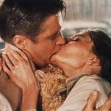 Audrey Hepburn e George Peppard si baciano appassionatamente in Colazione da Tiffany