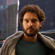 Claudio Santamaria nei panni di Pino Masi in una scena del film drammatico I primi della lista