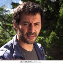 Filippo Timi è la guida montana Manfred in una scena del film Quando la notte di Cristina Comencini