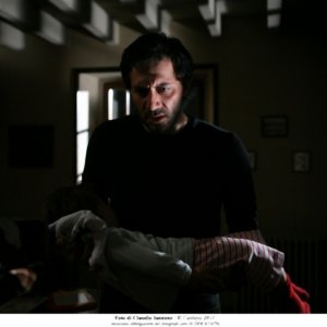 Filippo Timi in una drammatica scena di Quando la notte di Cristina Comencini