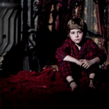 Il piccolo Ty Simpkins nei panni di Dalton Lambert nell'horror Insidious