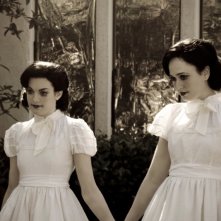 Insidious: Kelly Devoto e Corbett Tuck in un'inquietante scena del film