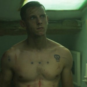 Jamie Bell a torso nudo nel film Retreat (2011)
