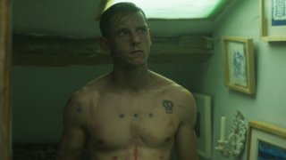 Jamie Bell a torso nudo nel film Retreat (2011)