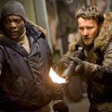 La Cosa: Adewale Akinnuoye-Agbaje con Joel Edgerton in una scena