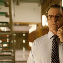 Michael O'Keefe in una scena tratta dall'avvincente Too big to fail - Il crollo dei giganti