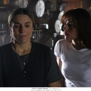 Michela Cescon e Claudia Pandolfi in una scena dell'intenso dramma Quando la notte