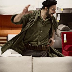 Missione di pace: Filippo Timi in una scena del film