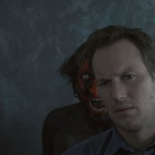 Patrick Wilson ha il nemico alle spalle in una scena del film Insidious