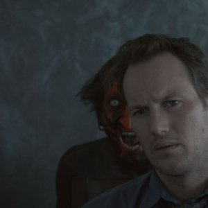 Patrick Wilson ha il nemico alle spalle in una scena del film Insidious