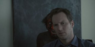 Patrick Wilson ha il nemico alle spalle in una scena del film Insidious
