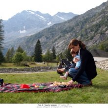 Quando la notte: la protagonista Claudia Pandolfi in una scena del film nei panni di Marina insieme al suo bambino