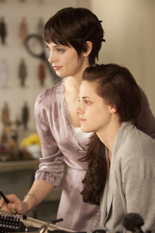 The Twilight Saga Breaking Dawn Parte I Kristen Stewart Insieme Ad Ashley Greene In Una Scena Del Fi 217955