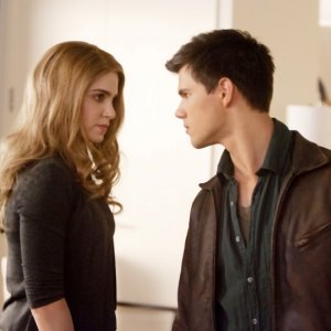 The Twilight Saga: Breaking Dawn - Parte I, Taylor Lautner e Nikki Reed in una scena del film