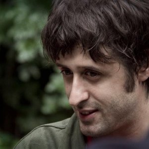 Un bel primo piano di Francesco Brandi protagonista del film Missione di pace