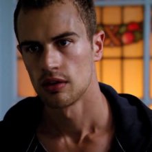 I fantasmi di Bedlam: Theo James interpreta Jed. Una sequenza della prima stagione