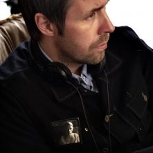 Paddy Considine in un'immagine dal set di Tyrannosaur