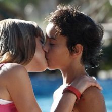 Un bacio tra Oscar Casas e Carla Campra in El sueño de Iván