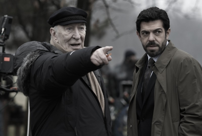 Giuliano Montaldo insieme a Pierfrancesco Favino sul set del film L'industriale