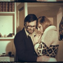 L'illazione: Lelio Luttazzi e Anna Saia si baciano in una scena del film del 1972