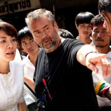 Michelle Yeoh e Luc Besson sul set di The lady