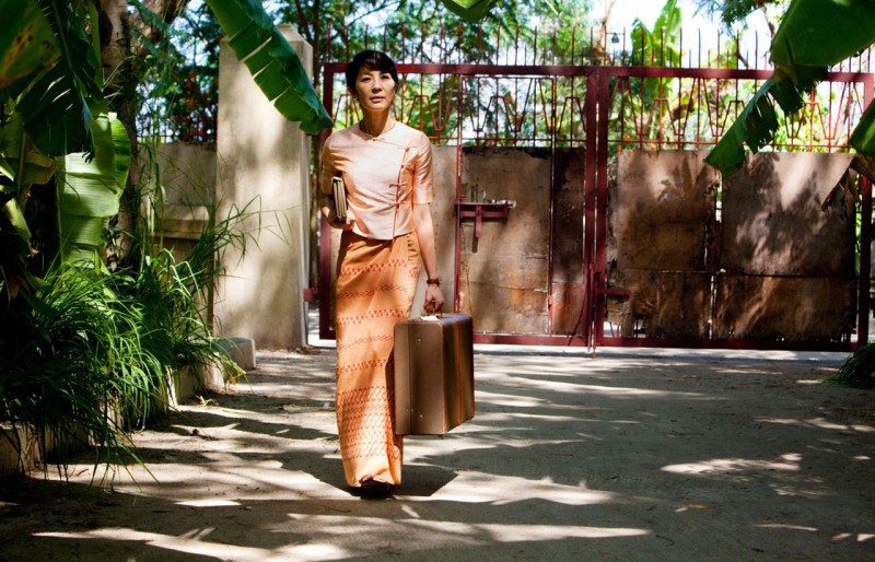 Michelle Yeoh In The Lady Veste I Delicati Panni Della Pacifista Aung San Suu Kyi 218369
