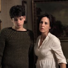 Nicholas Orzella e Valentina Carnelutti in una scena del film Il paese delle spose infelici