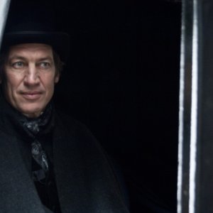 Tobias Moretti in una scena del film tv Violetta