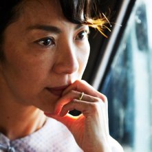 Una splendida Michelle Yeoh nei panni della pacifista Aung San Suu Kyi nella biopic The Lady