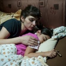 La piccola Mercan Türkoglu in una tenera sequenza di Dreiviertelmond