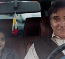 La piccola Mercan Türkoglu nel film Dreiviertelmond con Elmar Wepper