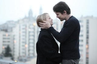 Ethan Hawke in una scena di The Woman in the Fifth insieme a Joanna Kulig