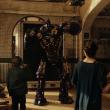 Hugh Jackman insieme ad Evangeline Lily e Dakota Goyo in una scena Real Steel